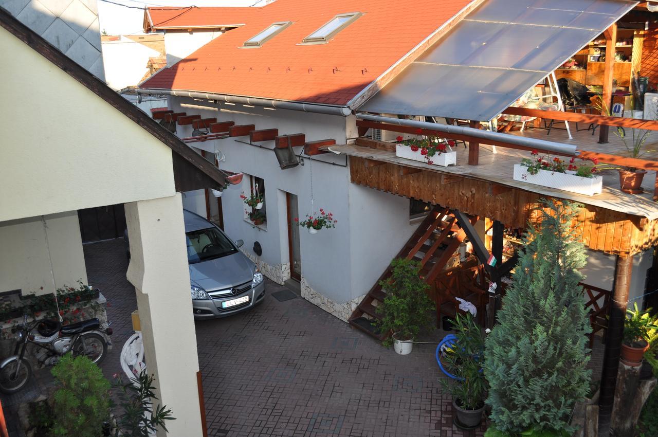 Szent Gyoergy Vendeghaz Hotel Strigoniu Exterior foto